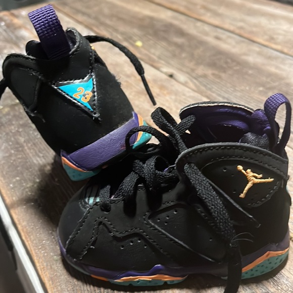 Retro Jordan’s toddler 5c - Picture 2 of 4